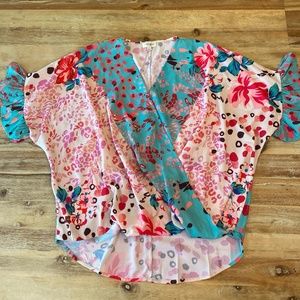 Umgee V-Neck Hi-Lo Floral Blouse-NWT